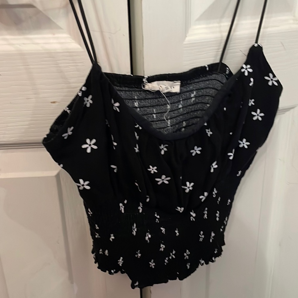Black crop top with 🌼